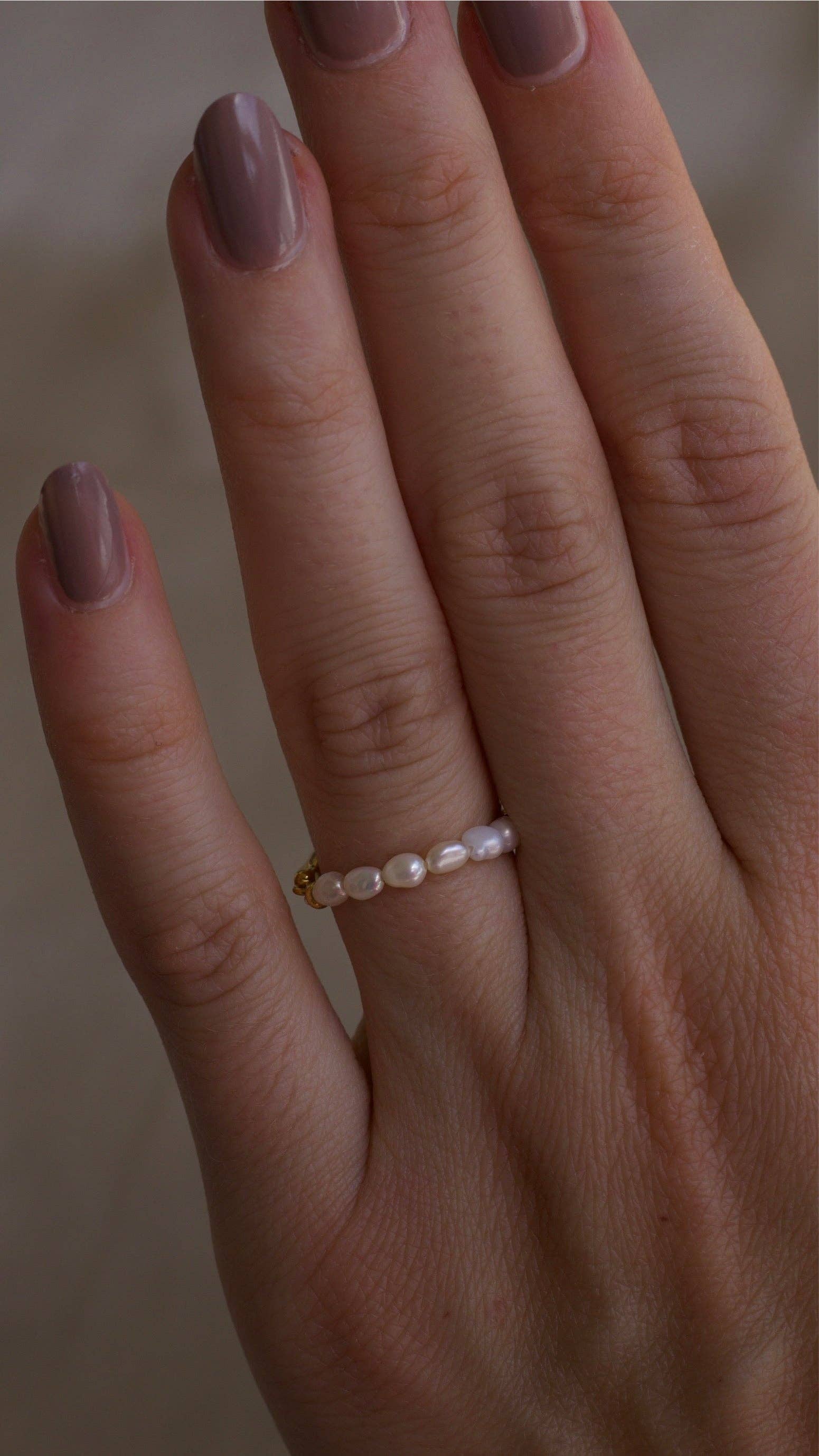 MeloMelo - Vente Anneau/bague à empiler - Bague Hubert texturée demi-perles demi-bandes dorées3