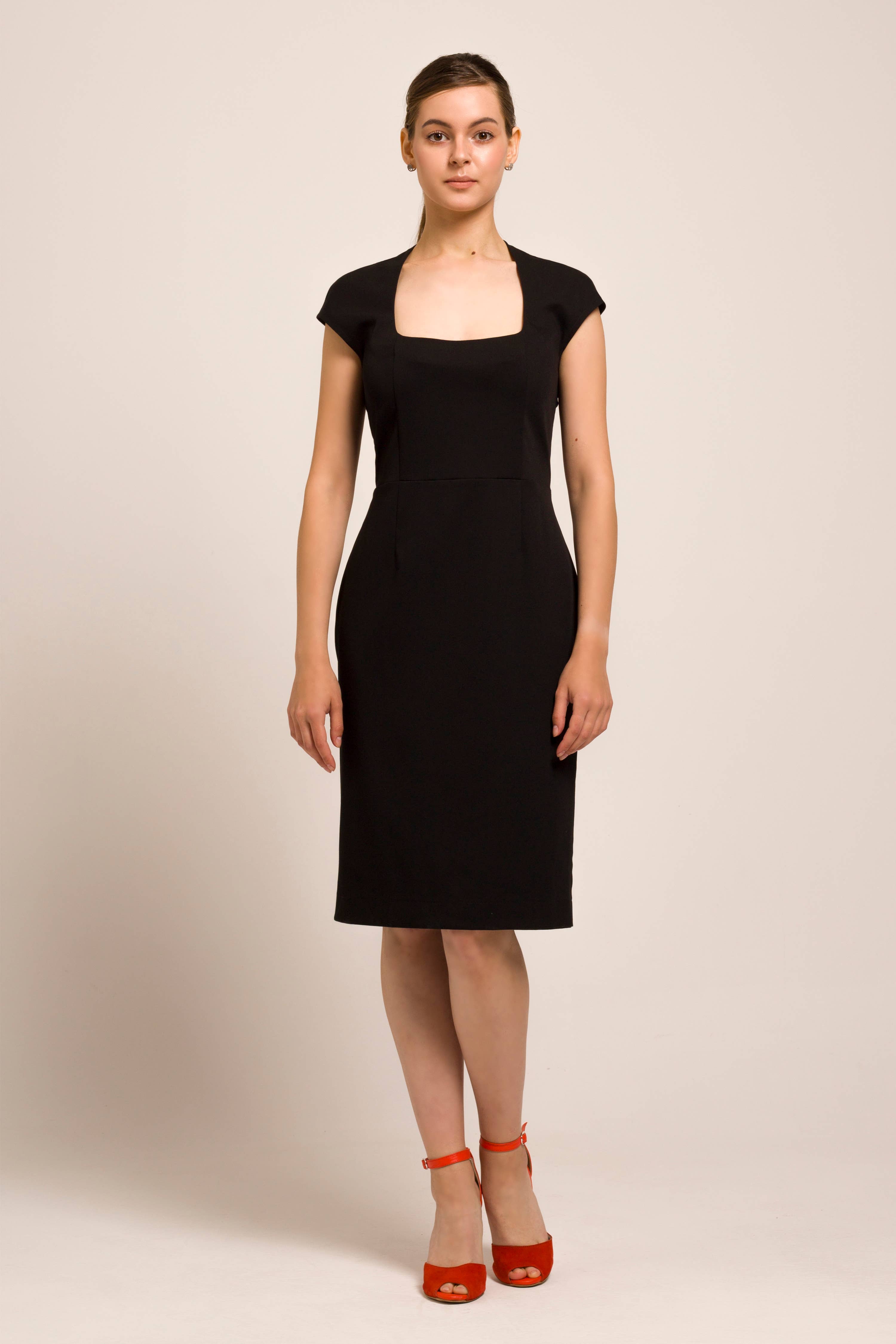 TAVROVSKA - Vendita all'ingrosso Vestito - Donna - Abito tubino con scollo quadrato, tubino nero midi