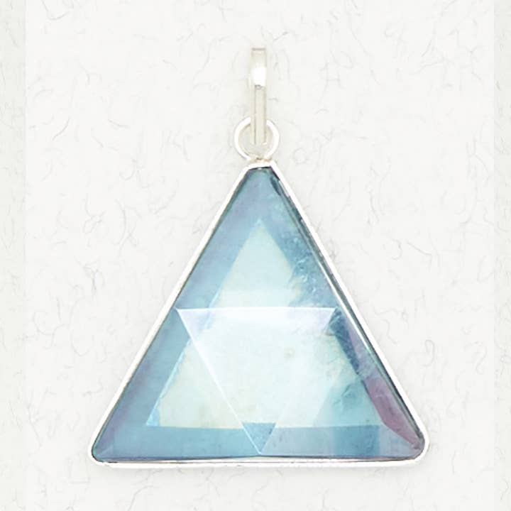 Triangolo sfaccettato — Aqua Aura per la vendita all'ingrosso da parte di Nirvana LLC