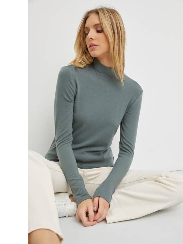 HAUT EN TRICOT À COL ROULÉ pour la vente par MintChoco