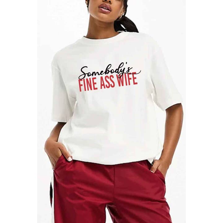 crashangel.us - Vente T-shirt sérigraphié – femme - T-SHIRT GRAPHIQUE FINE ASS WIFE GRAPHIC POUR FEMMES3