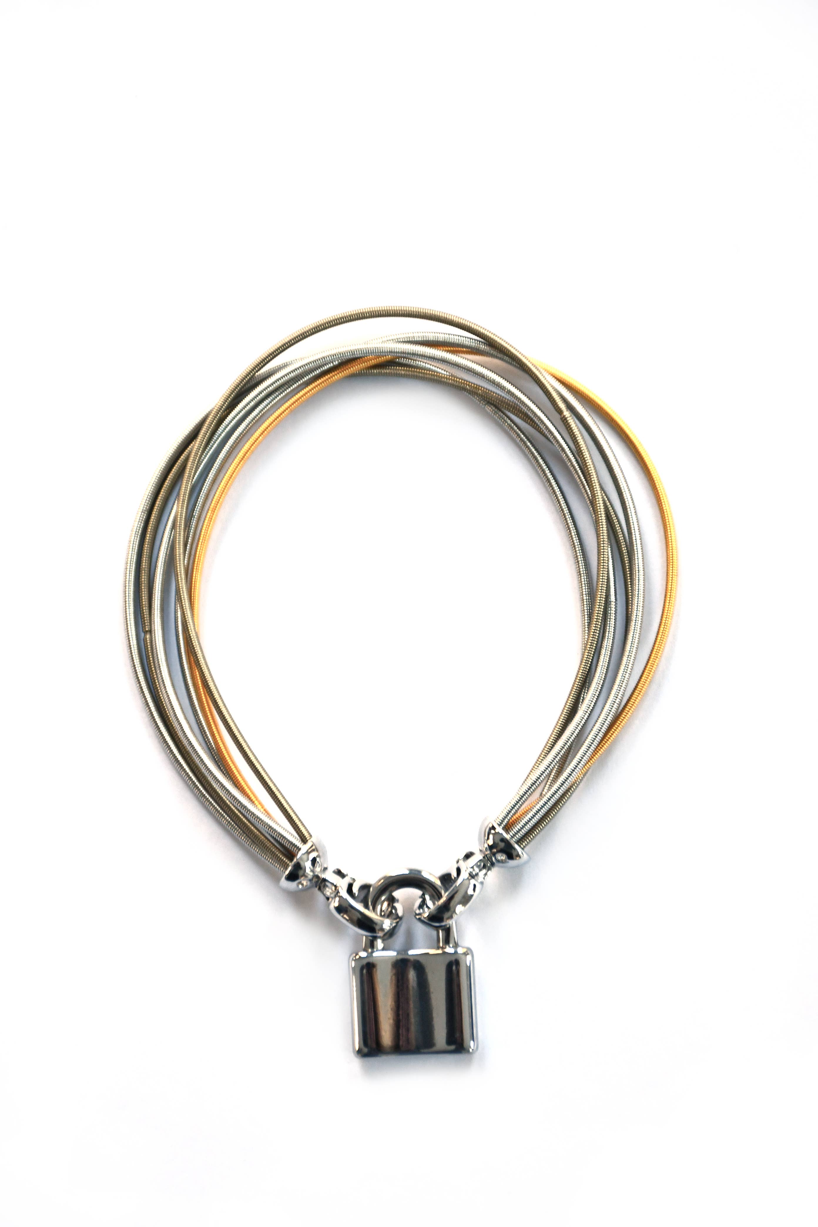 Sea Lily – Großhandel Armband mit Charms/Anhängern – Drahtarmband mit Schloss in verschiedenen Silber-, Gold- und Bronzefarben — L31K-BR2