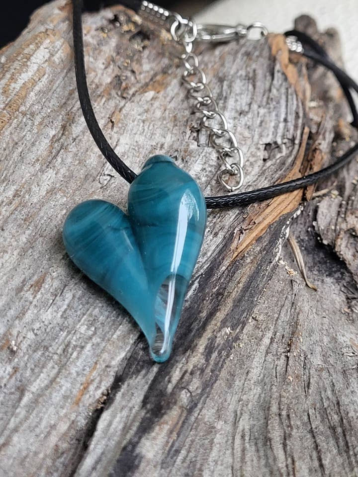 Colar Coração Sopro - Várias opções de cores por atacado de AB Glass Designs