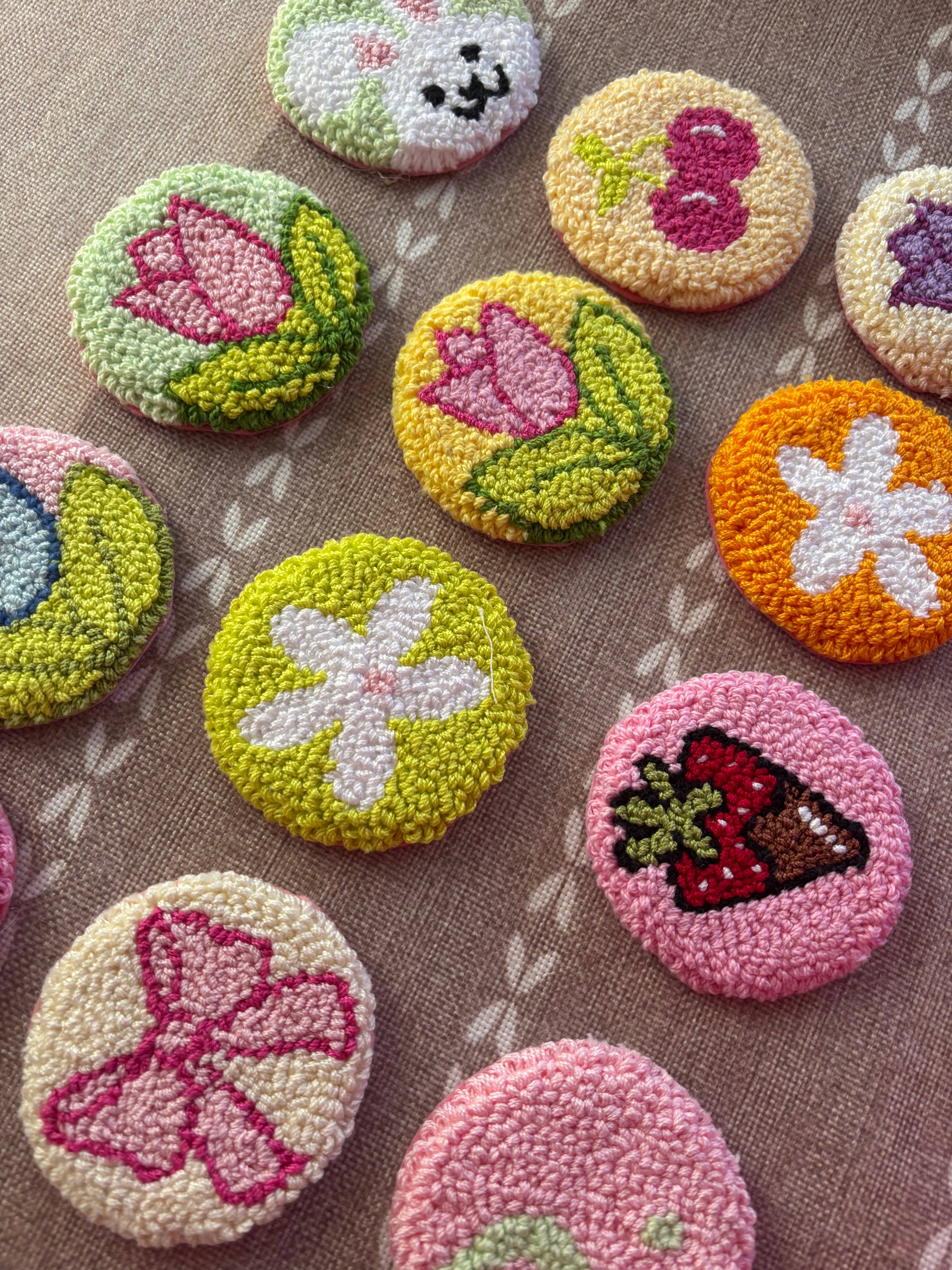 Honey Punches - Vente Sous-verre pour voiture – femme - Sous-verres de voiture en punch needle, accessoires de voiture faits main en tufting2