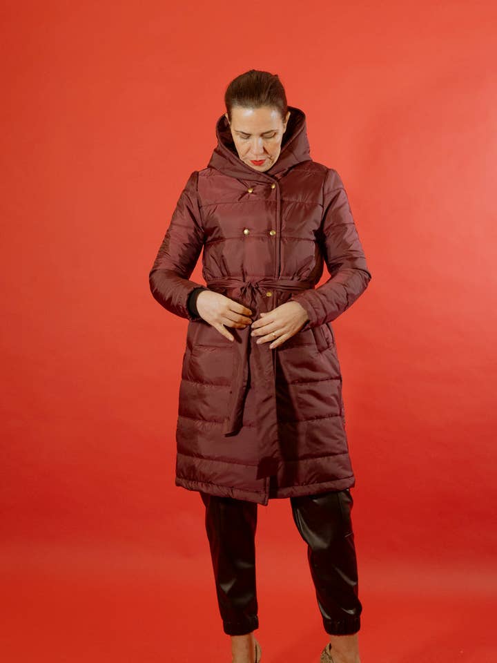 Parka Burdeos con Broches y Capucha para venta al por mayor de Top Fashion