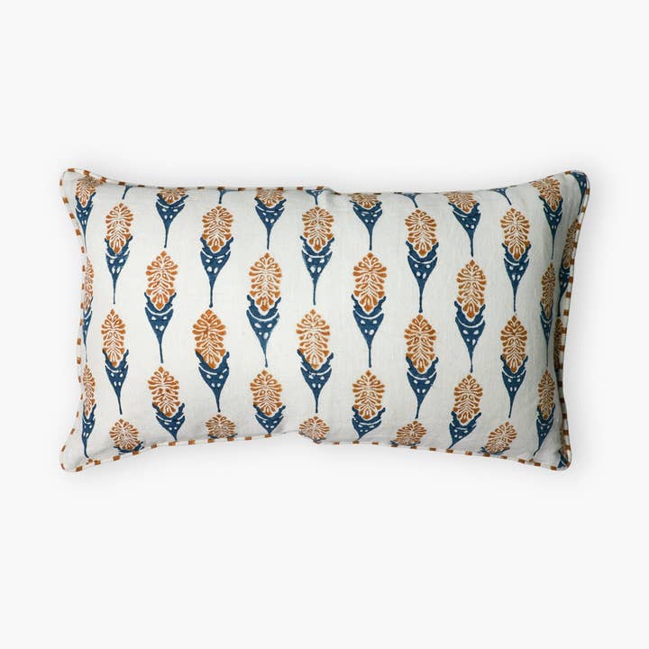 Bahaar Lendenkissenbezug - Ingwer & Blau für den Großhandel von Banyan & Birch | Artisanal Home Linens