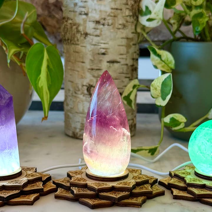 KayleeNYC - Wholesale Decorative Tabletop Object - USB powered Wooden LED light stand 10cm2