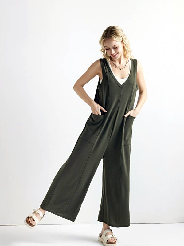 Übergroßer Jumpsuit mit aufgesetzter Tasche und V-Ausschnitt - NJ1004A für den Großhandel von noflik