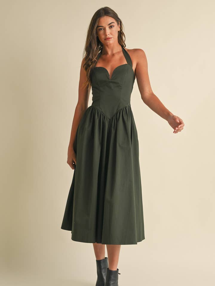 Robe mi-longue sans manches à col licou en cœur pour la vente par EB LUXE