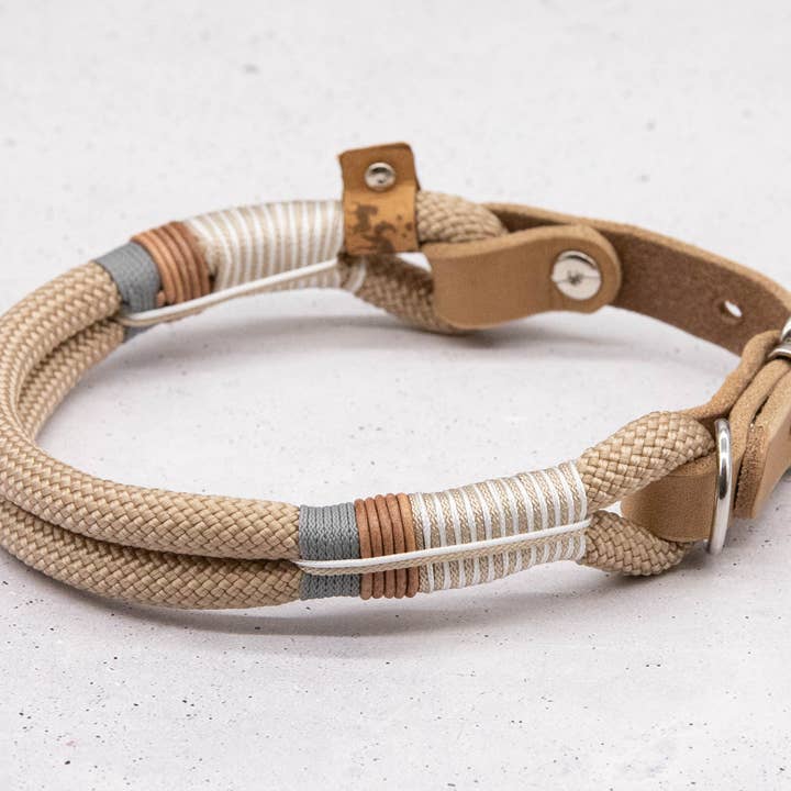 Col Tau torsadé beige nude blanc pour la vente par FOR LOVELY DOGS / Linda Jansen