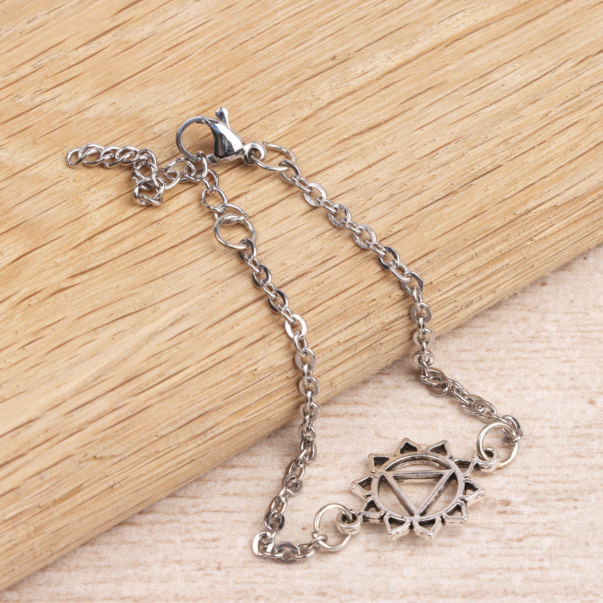 Myga – wholesale Berlockarmband – Seven Chakra-armband med justerbar kedja och chakra-berlock4