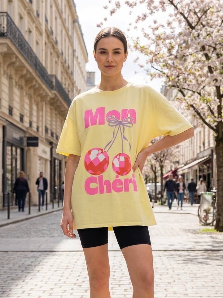 T-shirt stampata Mon Cheri per la vendita all'ingrosso da parte di Amy & Clo Invogue