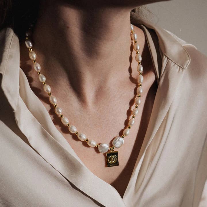 PHOEBE´S - Wholesale Pendant/Charm Necklace - Meaning of the Virgin Mary Necklace1