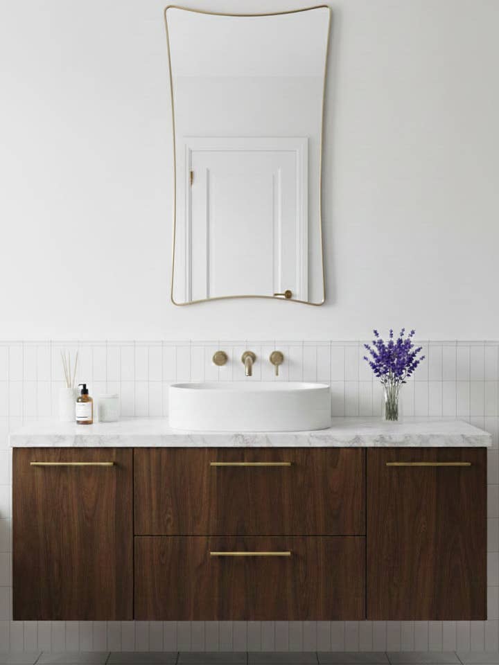 Elegant Curved Rectangle Brass Mirror – Handmade Mirror for wholesale by Palmeraies