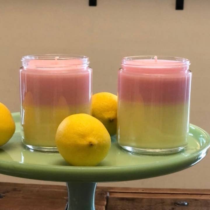 Candela di soia Strawberry Lemonade da 9 once per la vendita all'ingrosso da parte di Stay Golden Soy