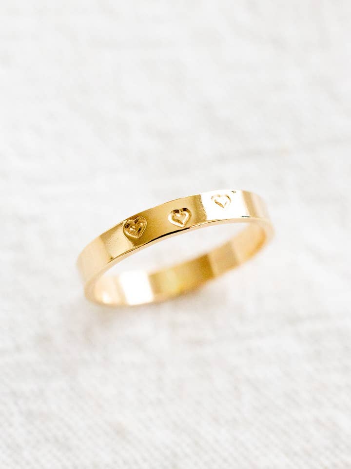 Anello Trio Heart per la vendita all'ingrosso da parte di Laine Honolulu