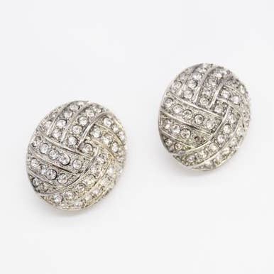 Silberner ovaler Ohrring mit auffälligen Strasssteinen zum Aufstecken für den Großhandel von Fleur de lys collections