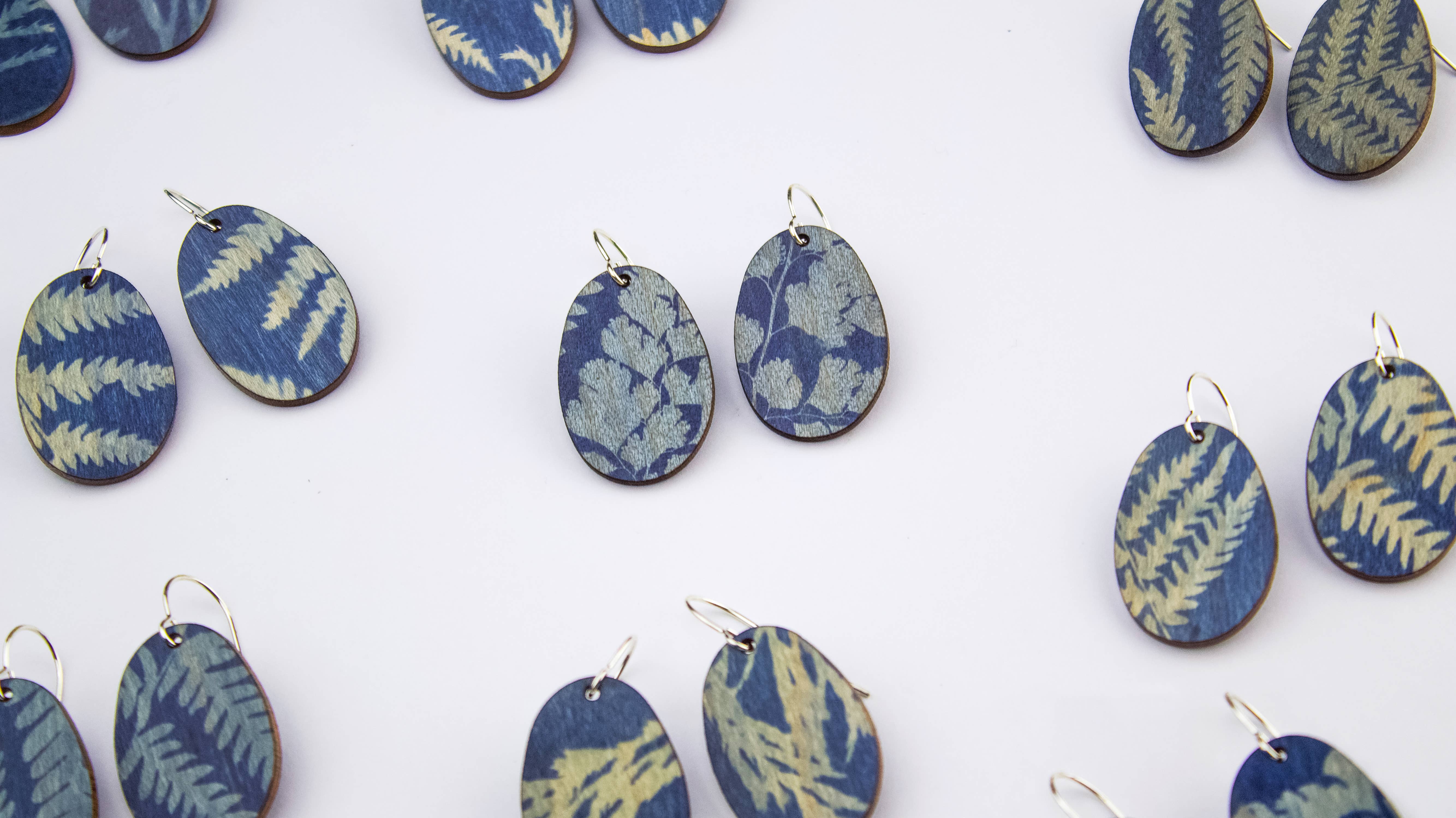 Treeline and Tide – Engroshandel Hængeøreringe og creoløreringe – Øreringe - Cyanotype5