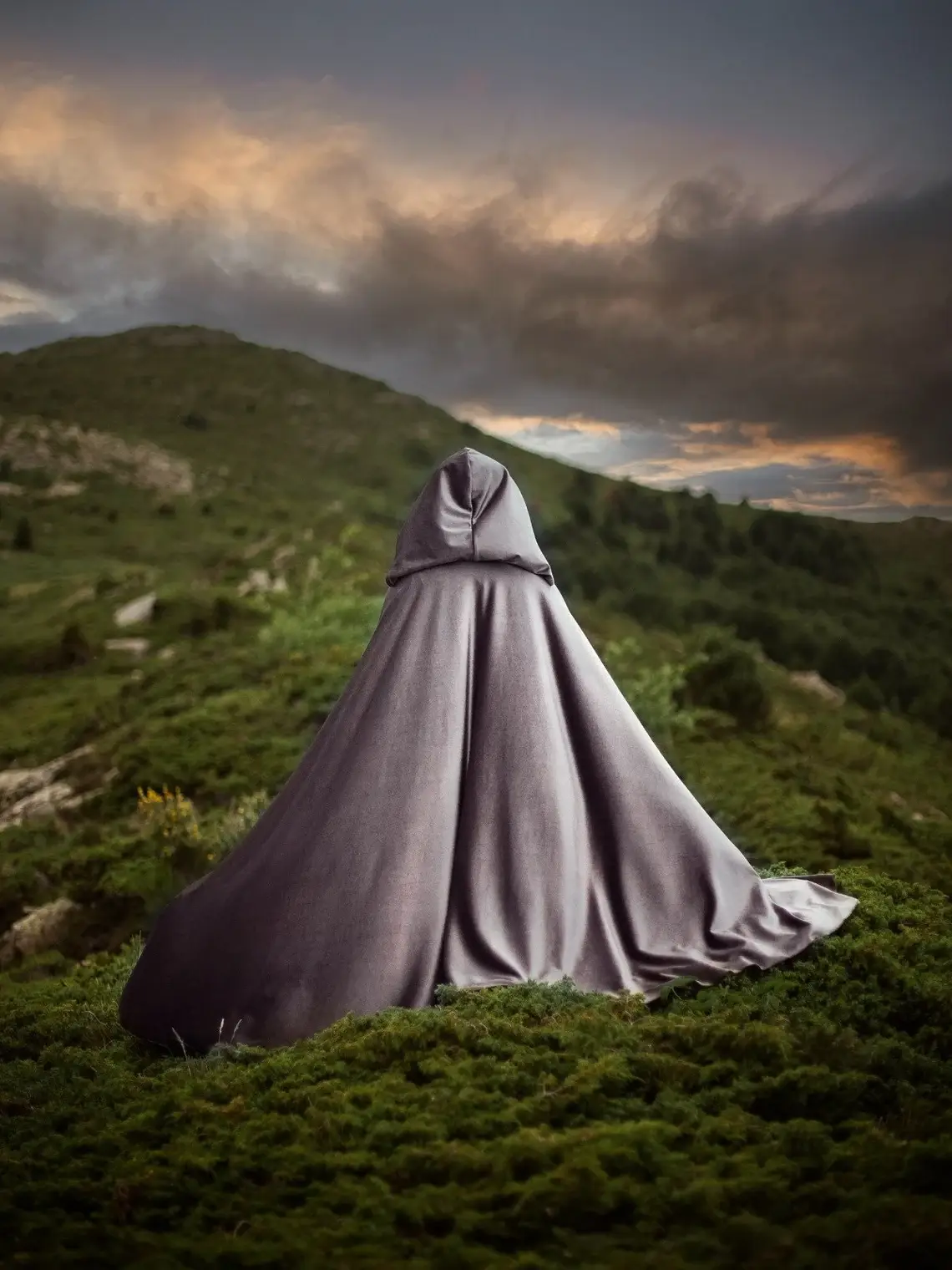 Costurero Real - Wholesale Cape - Women's - Silver Velvet hooded cape dark grey elven fantasy cloak1