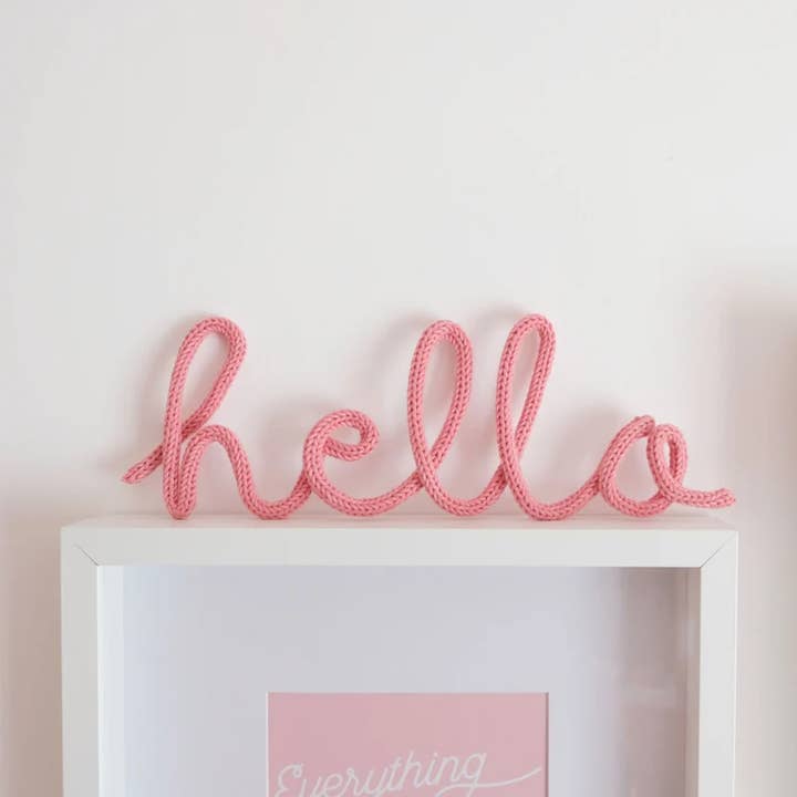 A Clementina - Vendita all'ingrosso Decorazione da parete - Bambini e neonati - Decorazione da parete Hello Nursery Wire Word, parole lavorate a maglia, per aula