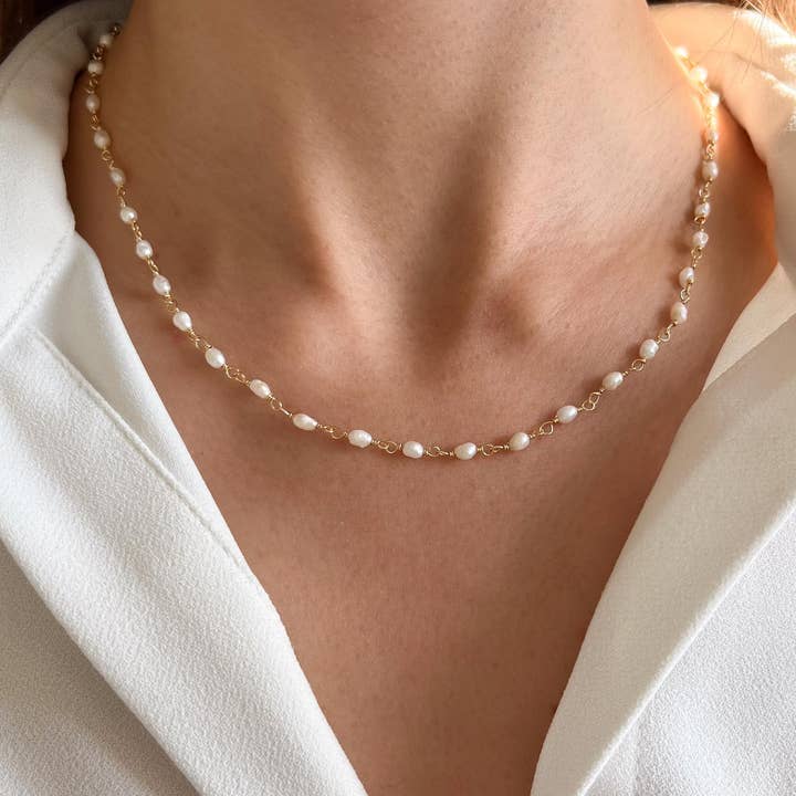 White pearl necklace for wholesale by Victoire Collection