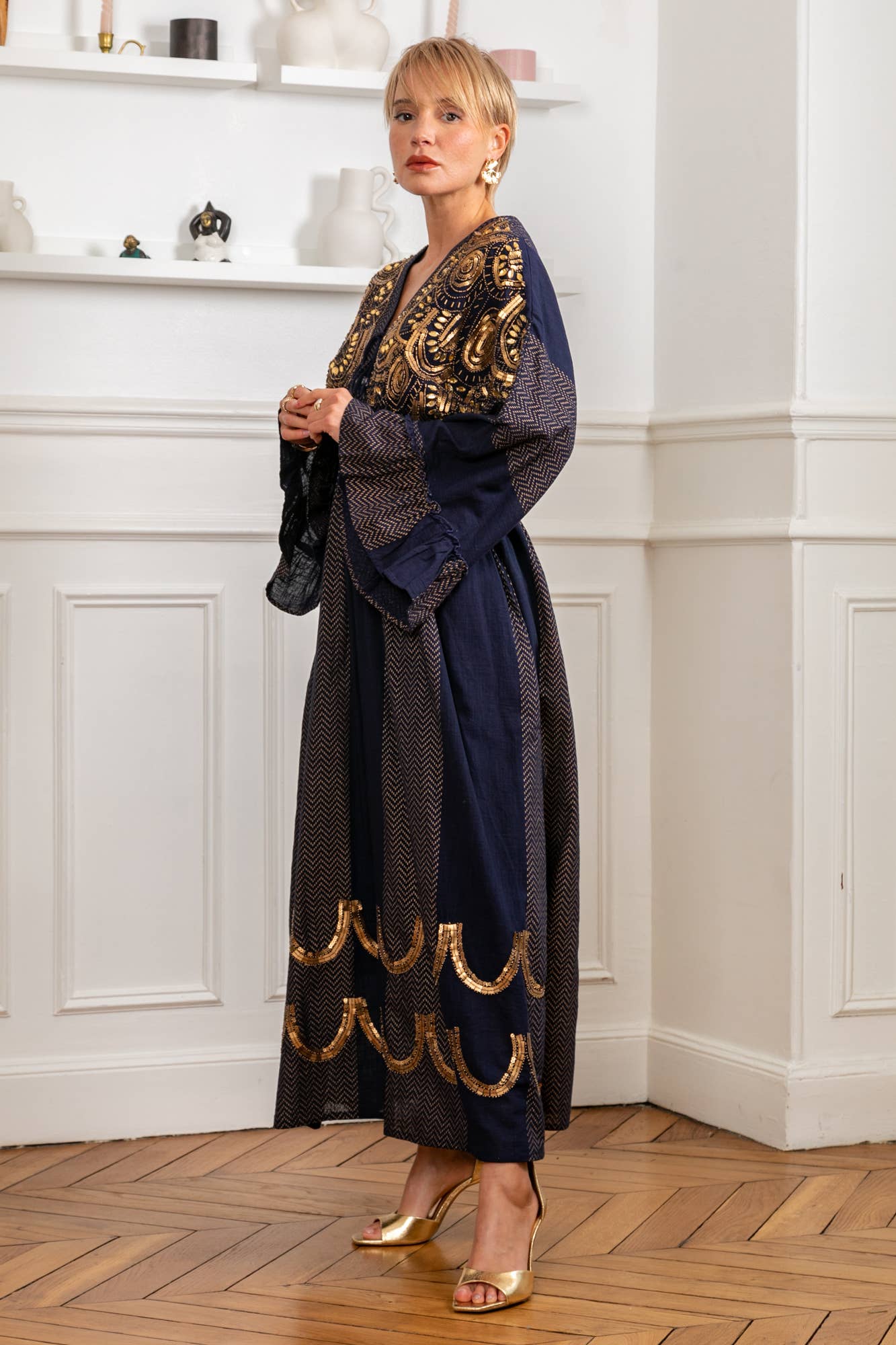 marine Robe longue Inspiration Caftan,détails de sequins et perles  en vente sur Faire4