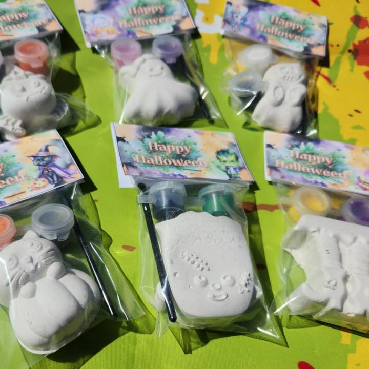 Snazzy Crayons - Wholesale Party Favor - Cute Spooky Halloween Plaster Paint Kits | Party Activity 4