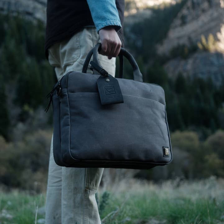 Sac de pilote en toile cirée pour la vente par Rōmfrē Travel Co.