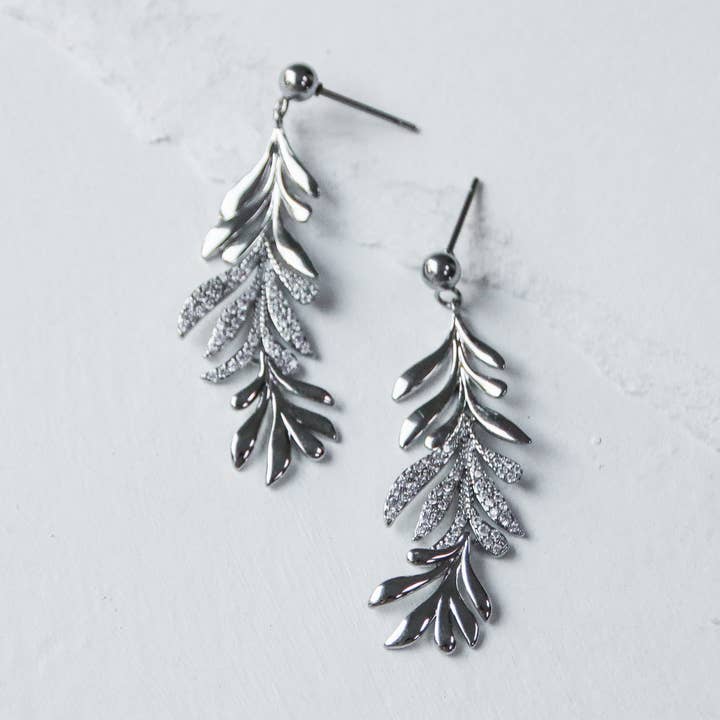 Hängeohrringe mit Cascading Leaf für den Großhandel von Bespoke Bridal