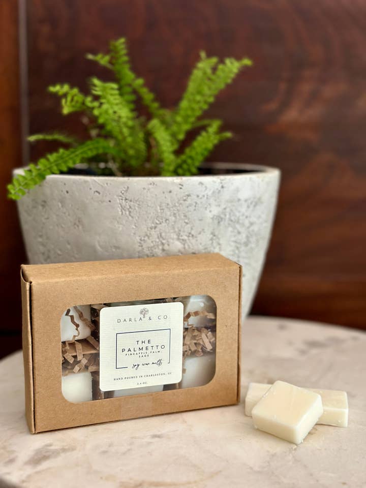 La cire Palmetto (ananas et sauge) fond pour la vente par Darla & Co.