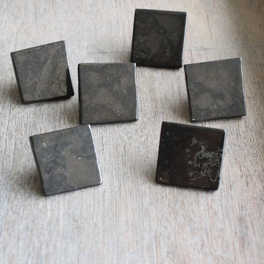 Keystone Crystals - Wholesale Spiritual Stone/Crystal - Shungite 30mm Pyramid1