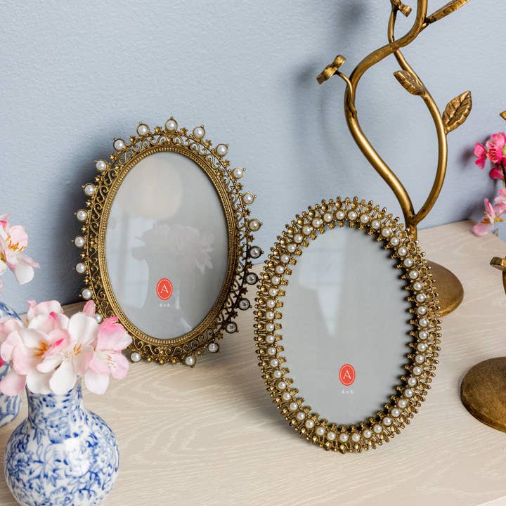 Oval ram i guldfiligran med minipärlor (2 stilar) för wholesale av Audrey's Home & Gift