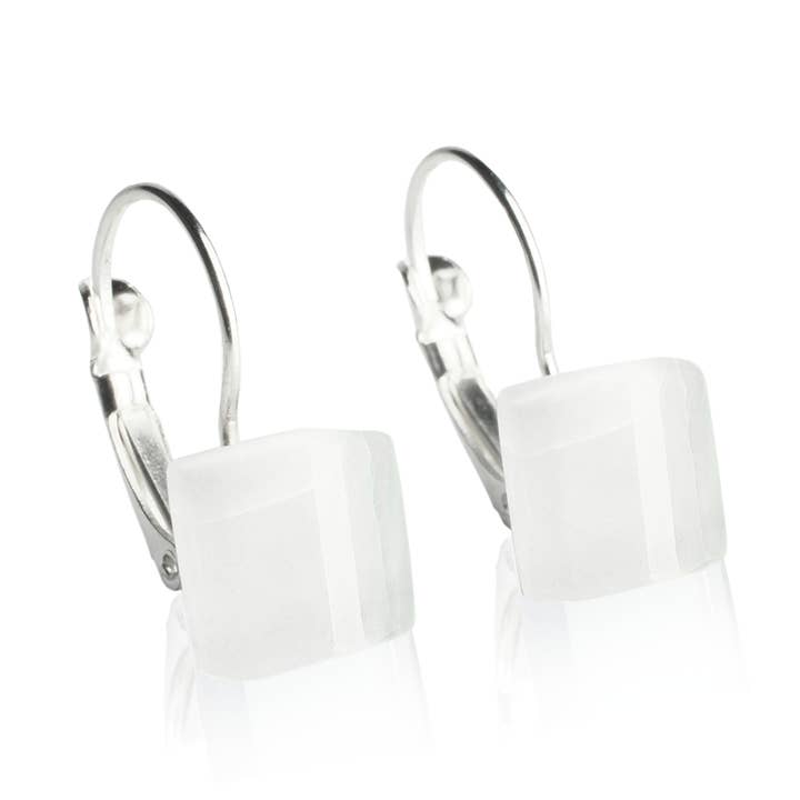 Nikkelfri øreringe med sten/snehvid/upcycling for engroshandel hos ALEXASCHA