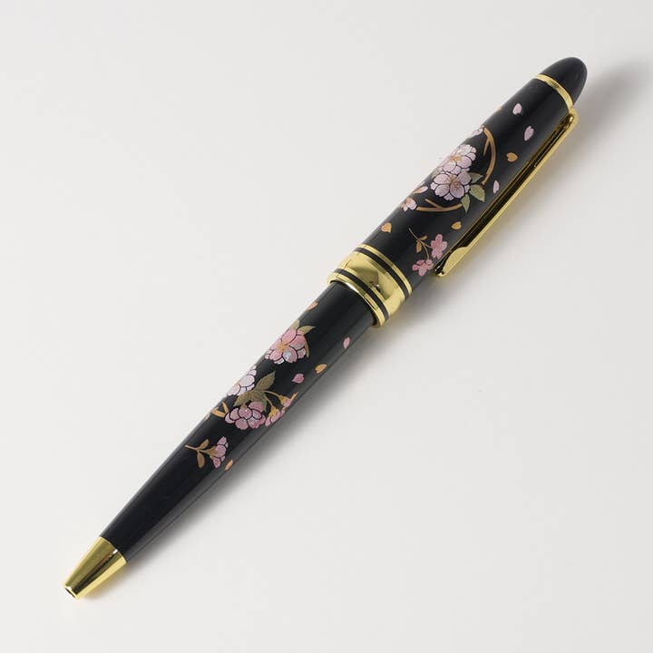 Stylo à bille en laque Urushi / Fleurs de cerisier pour la vente par KASHIKO