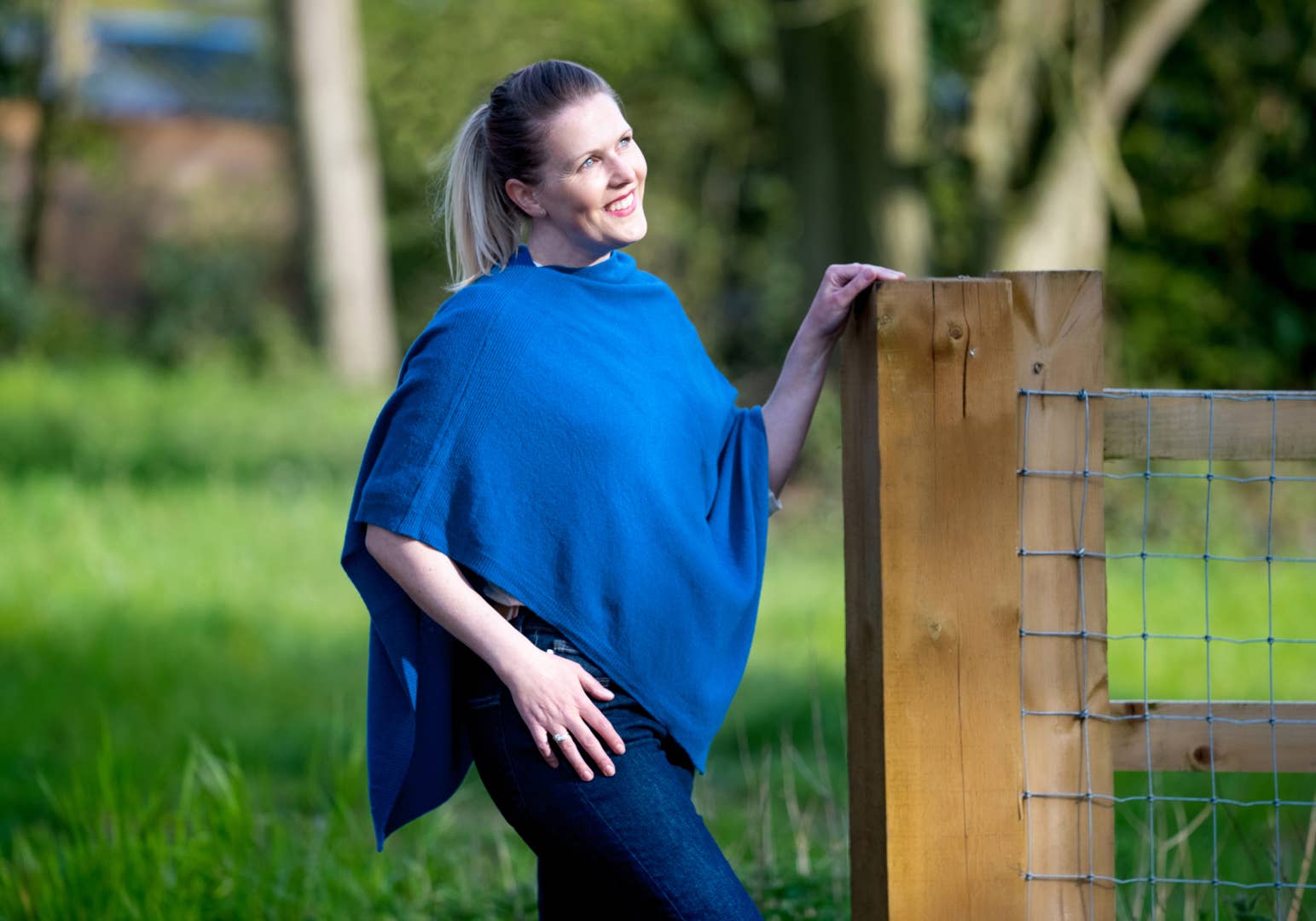 Creatico - Wholesale Poncho - Women's - House of Conti Firenze Cashmere Blend Italian Poncho Regular71