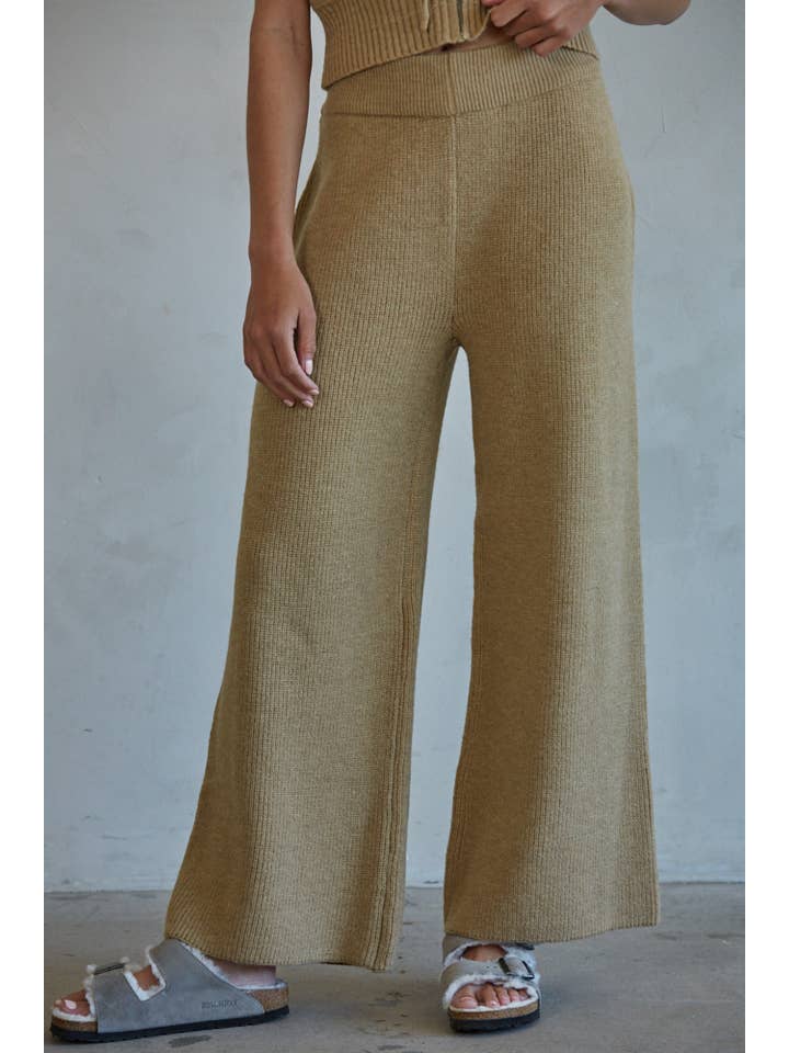 By Together - Wholesale Broek - Dames - W1652 | Gebreide trui, geribbelde broek met wijde pijpen en tailleband0