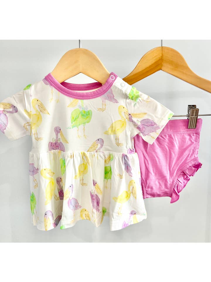 Sweet Bay Clothing – Großhandel Top- & Shorts-Set – Kinder – Mardi Gras Pelikane Schößchenset
