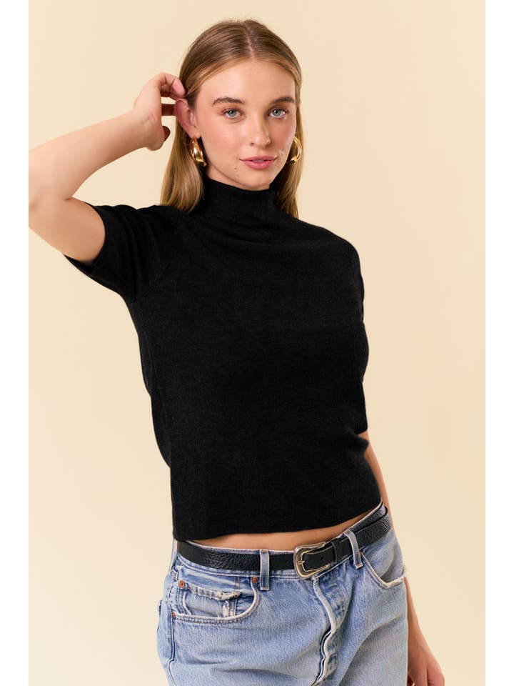 Doe and Rae - Vendita all'ingrosso Top in maglia - Donna - MAGLIONE BASICO A MEZZA MANICA CON SCOLLO A LUPETTO - 1717C