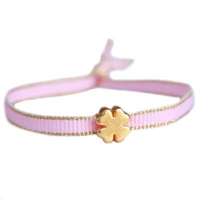 Gouden klaverarmband met roze bandje voor wholesale door Love Ibiza