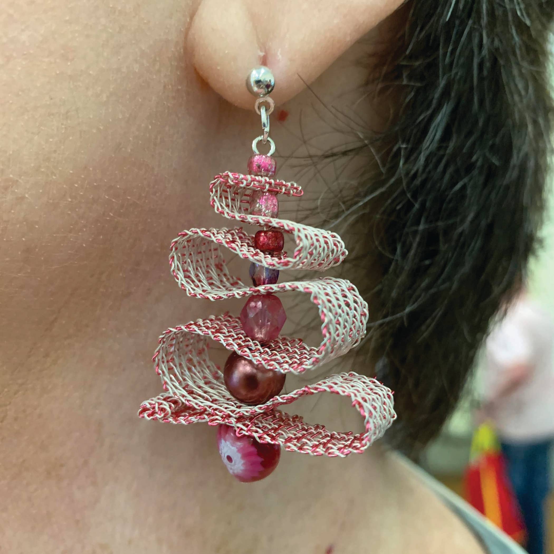 Schiffer Publishing - Vendita all'ingrosso Crafts, Hobbies & DIY - Tessitura con filo: creazione di tessuti metallici intrecciati6