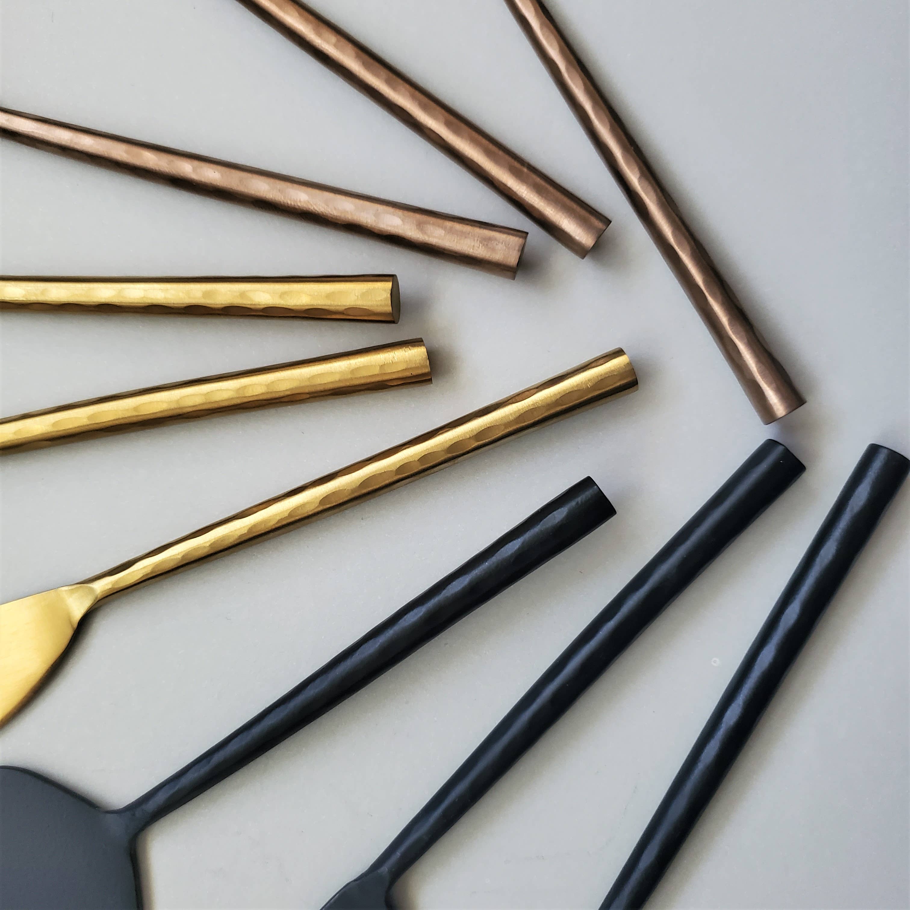 Gibb & Daan - Vente Couteaux à fromage - Ensemble minimaliste de couteaux à fromage doré, cuivre et noir mat4