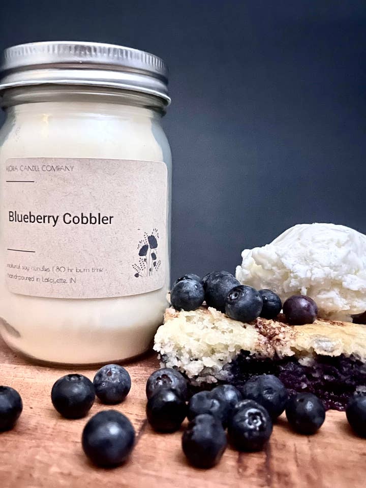 Bougie Blueberry Cobbler 12 oz pour la vente par Flora Candle Company