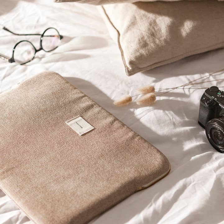 Housse d'ordinateur Arthur and other Purchase Wholesale biancheria pratese. Free Returns & Net 60 Terms on Faire trending on Faire.