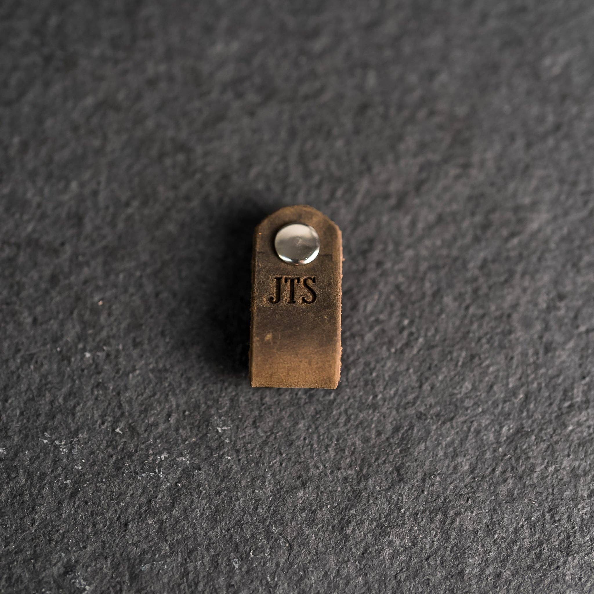 Ox & Pine - Vente Étiquette pour bagage - Onglets de vêtements en cuir personnalisés17