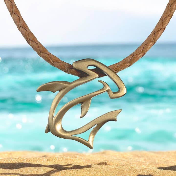 Big Blue by Roland St John – Großhandel Kette mit Anhänger/Charm – Hai-Halskette, bronzene Hammerhai-Halskette, Hai-Geschenk