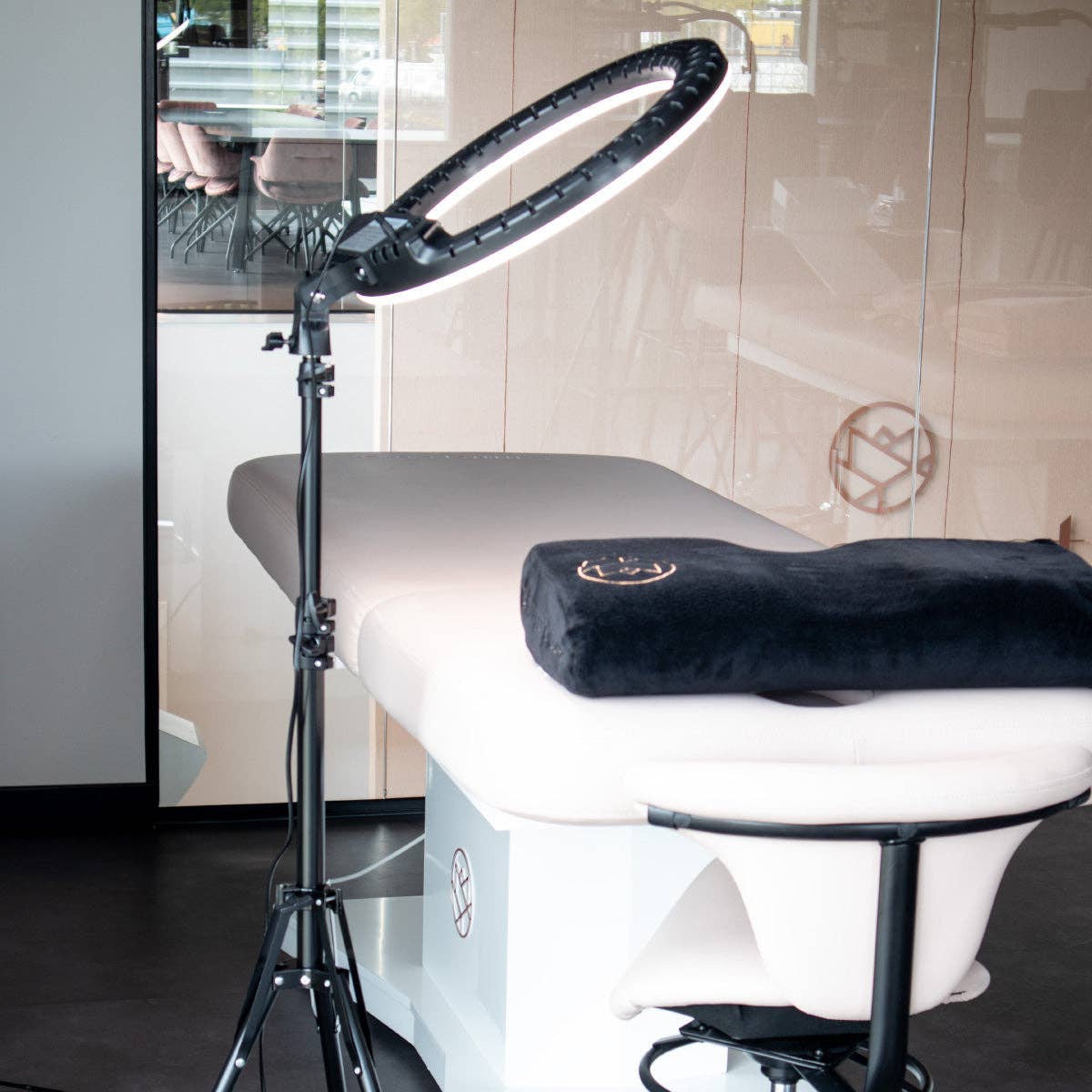 PE Cosmetics - Wholesale Accent/Desk Lamp - Ring Light (LED)1