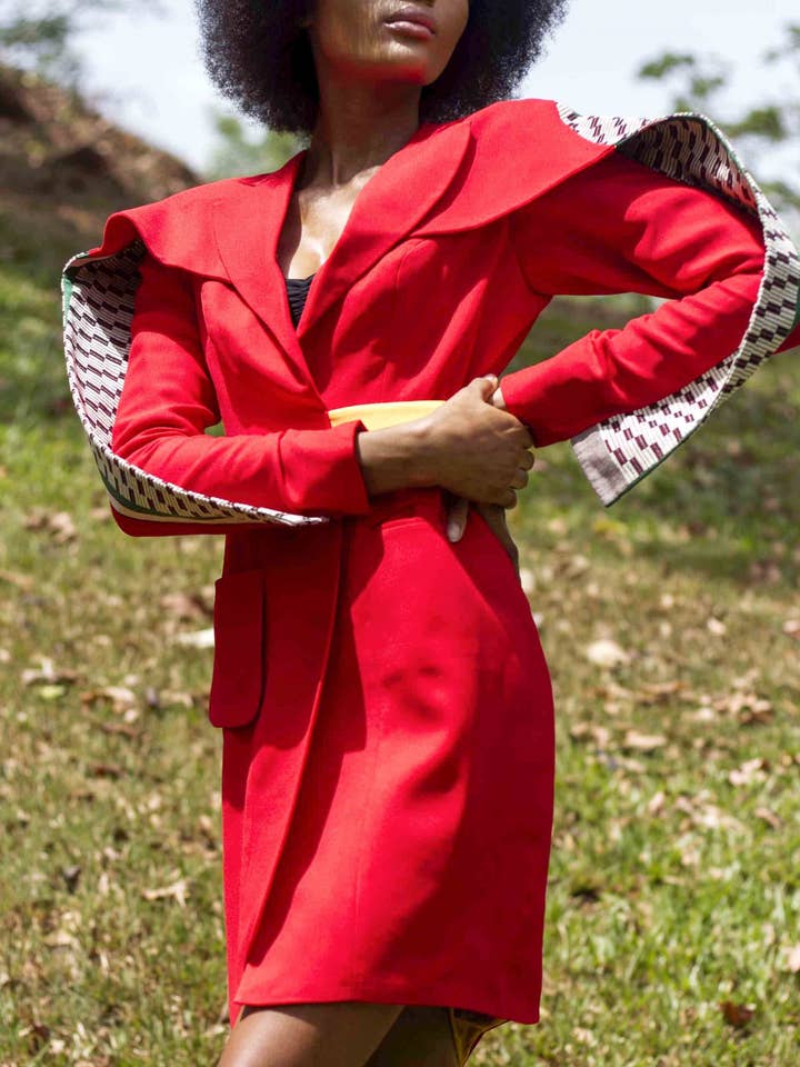 Abito con giacca Napuru per la vendita all'ingrosso da parte di CYNTHIA ABILA