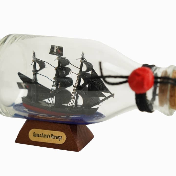 Hampton Nautical - Wholesale Decorative Tabletop Object - Blackbeard's Queen Anne's Revenge Pirate Ship in a Glass Bottle 5"1