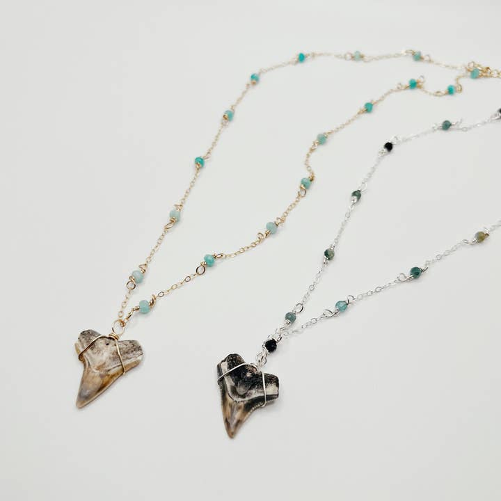 Seastainably Made – Engroshandel Halskæde med vedhæng – Sterling sølv lækker haj tand halskæde med ædelsten Ch4