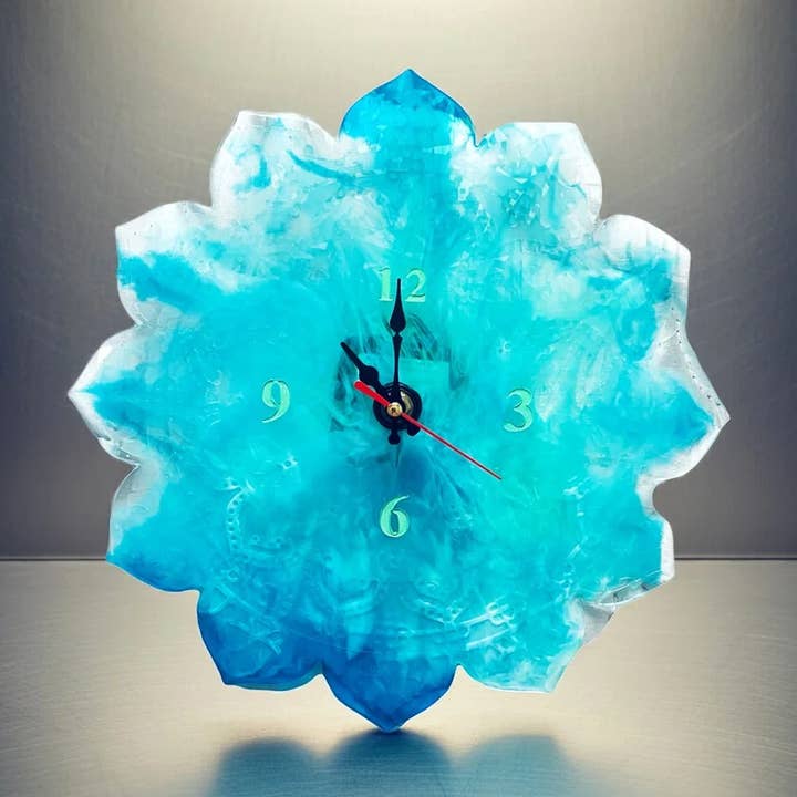 Håndlavede holografiske vægure i harpiks Håndlavet dekoration for engroshandel hos Face It Home Decor